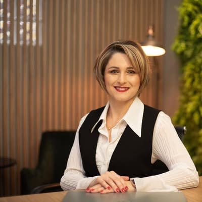 Dra. Janaina Ferri Maines